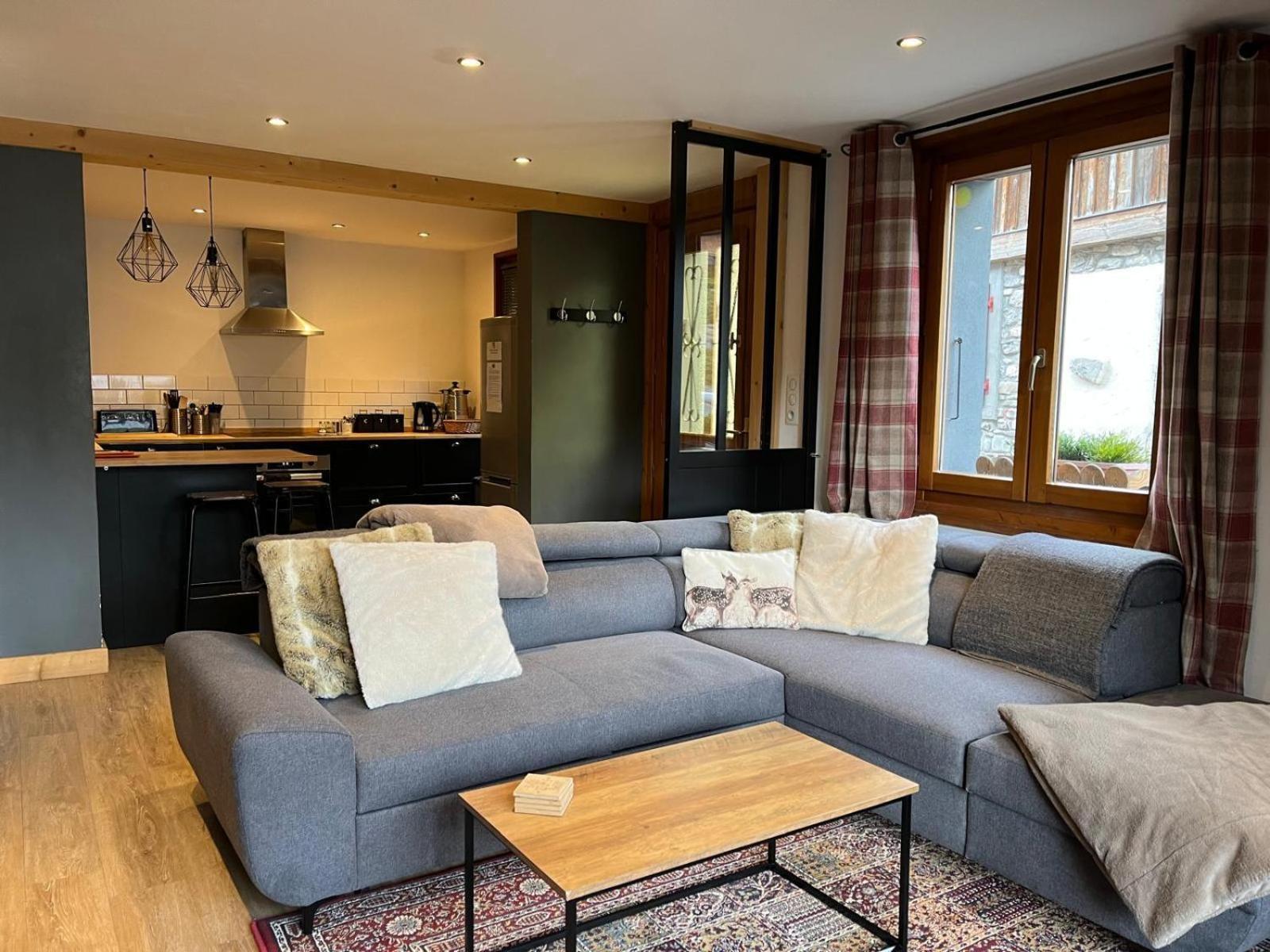 Lovely 2 Bed In With Garden Apartment *
